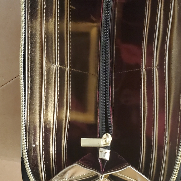 Betsey Johnson Black Zip Around Wallet - Picture 3 of 5